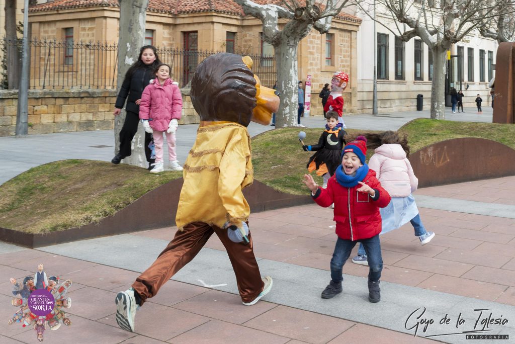 Cabezudos en el Espolón