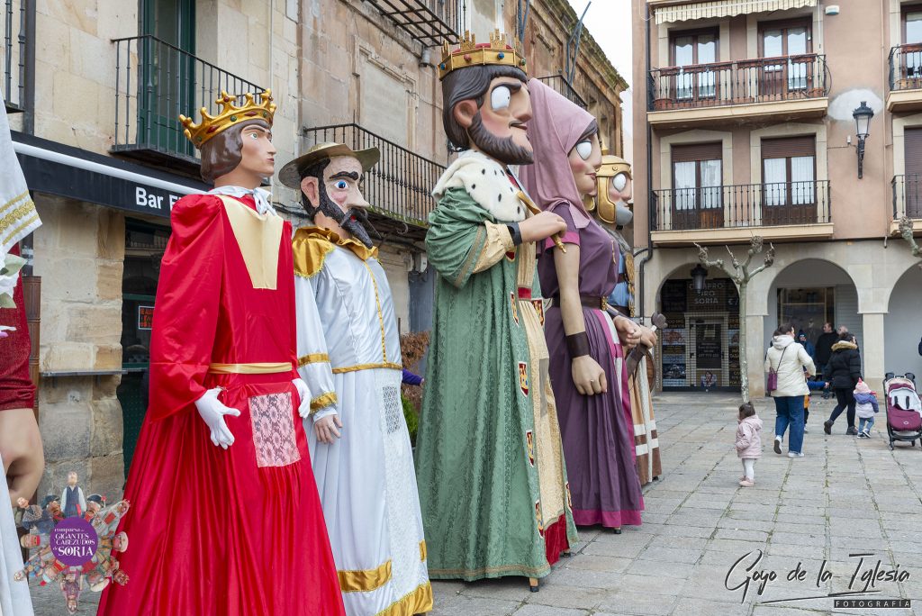Gigantes en la Plaza Mayor de Soria